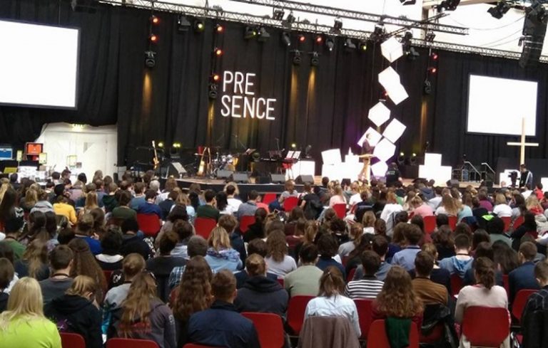 Estudiantes de toda Europa celebran juntos la resurrección de Jesús