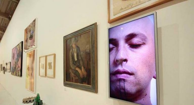 Banco Santander retira una exposición amoral por la presión de los evangélicos