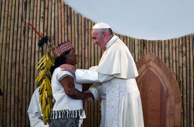 ¿Puede el romano pontífice parar la aniquilación de la amazonía?