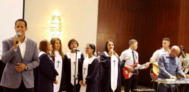 República Dominicana se arrodilla y clama ante Dios